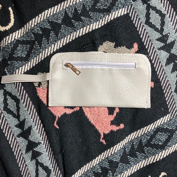 4 piece handbag, crossbody, wristlet & card holder - Picture 7 of 10